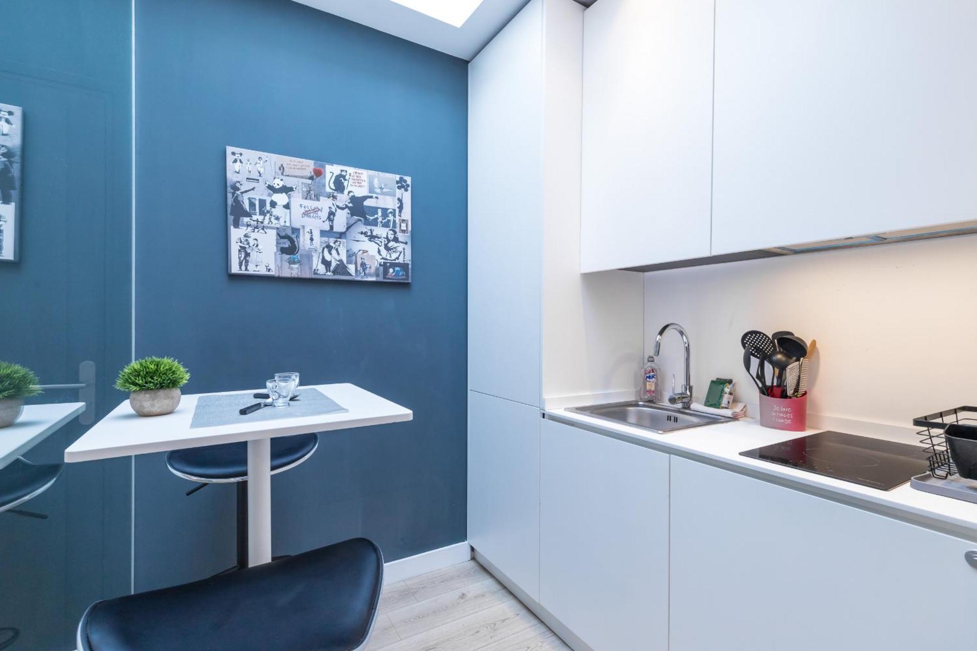 Magenta Square 1 Bdr With Ac * Nice